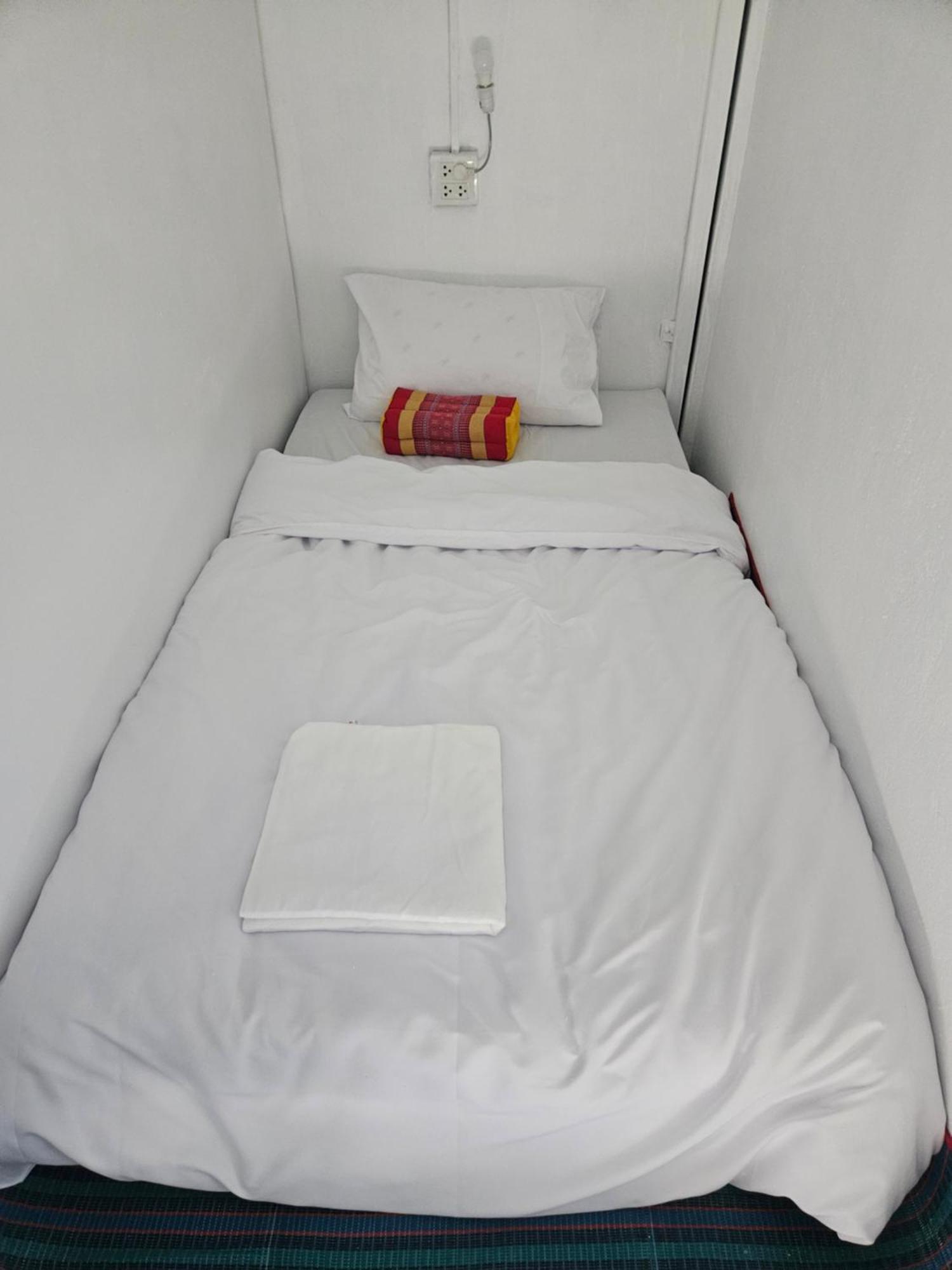 Kai Lions International Capsule Hostel Pakse Eksteriør bilde