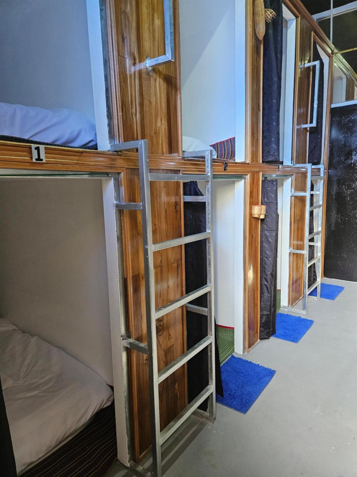 Kai Lions International Capsule Hostel Pakse Eksteriør bilde
